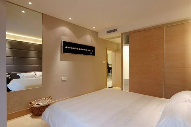 后现代主义设计  强调与空间的联系  使用非传统的色彩