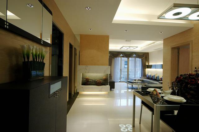 后现代主义设计  强调与空间的联系  使用非传统的色彩