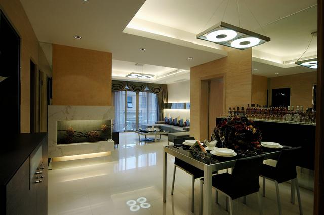 后现代主义设计  强调与空间的联系  使用非传统的色彩