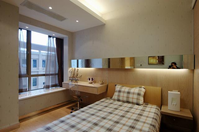 后现代主义设计  强调与空间的联系  使用非传统的色彩