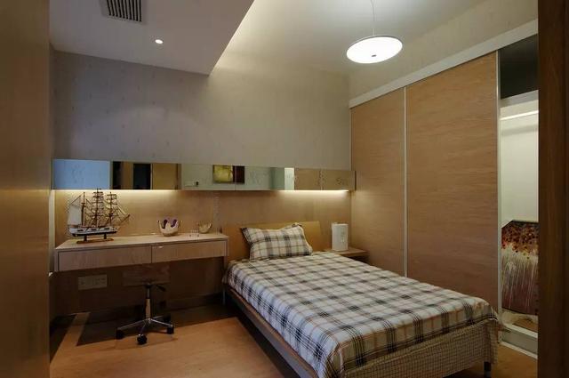 后现代主义设计  强调与空间的联系  使用非传统的色彩