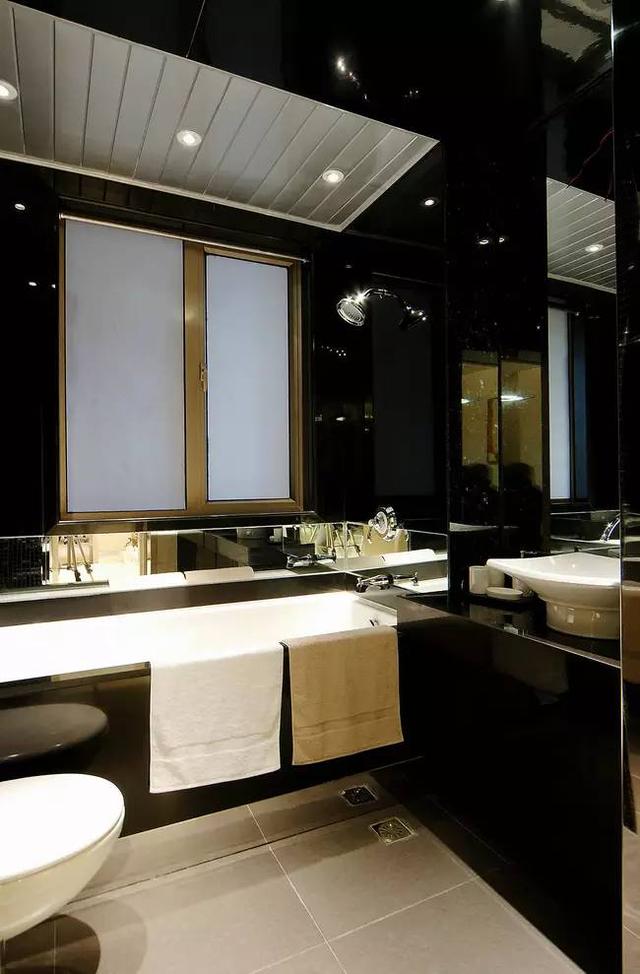 后现代主义设计  强调与空间的联系  使用非传统的色彩